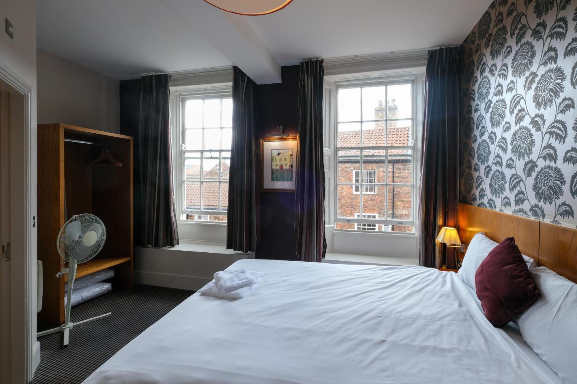 The Unicorn Hotel Wetherspoon Ripon Eksteriør billede
