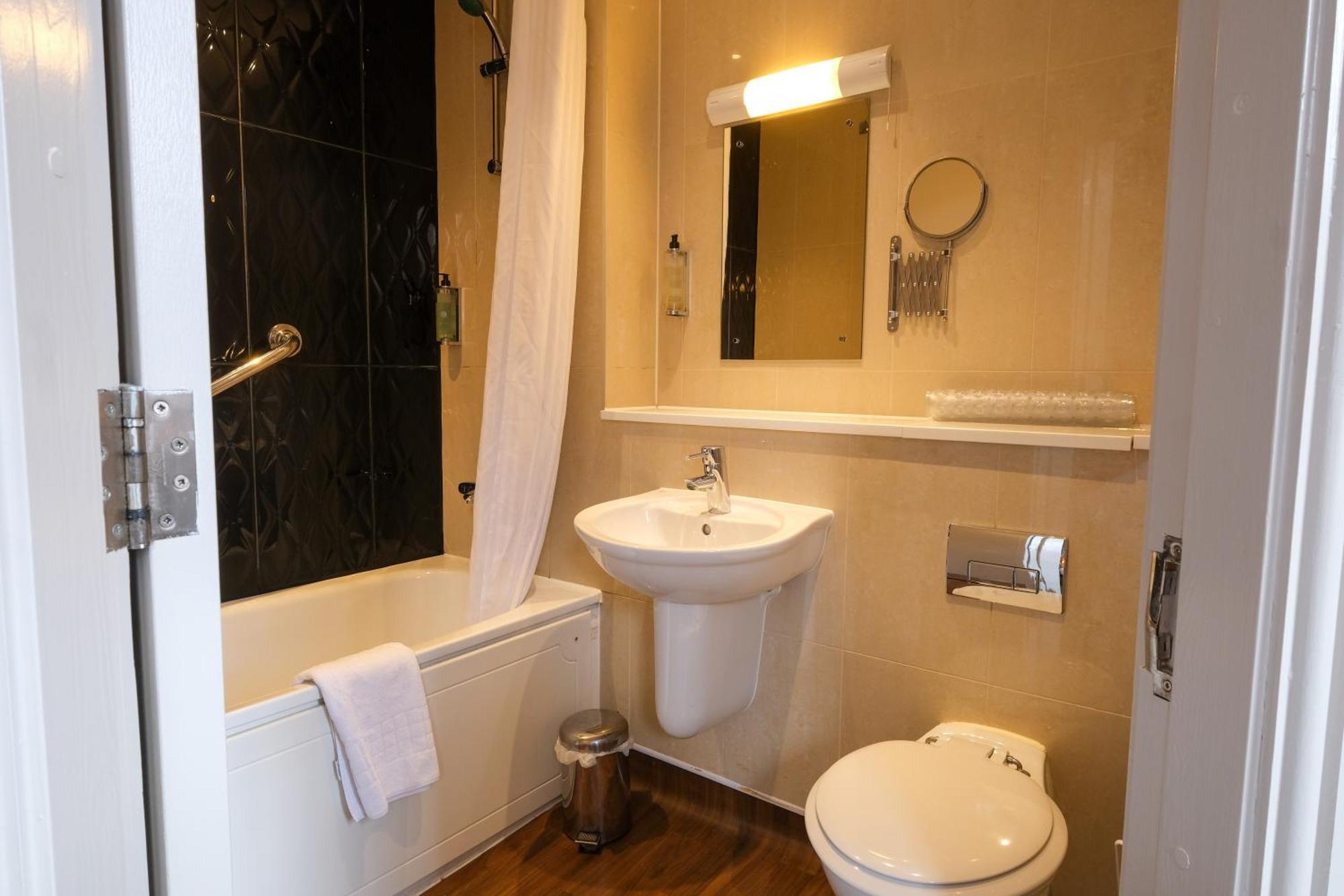 The Unicorn Hotel Wetherspoon Ripon Eksteriør billede