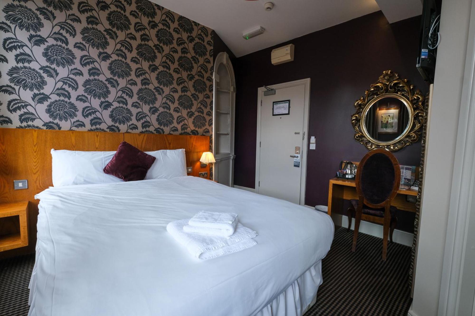 The Unicorn Hotel Wetherspoon Ripon Eksteriør billede